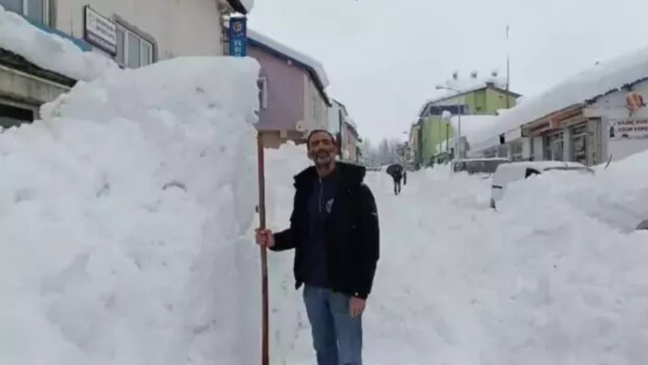 Görüntü Ovacık’tan: İki Gündür Aralıksız Yağan Kar İlçeyi Beyaza Bürüdü