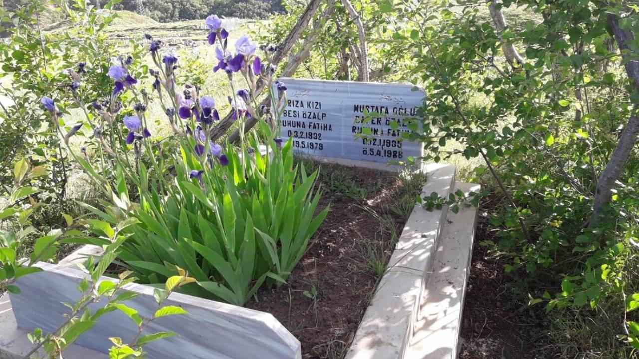 Elgazi Köyü – Türbe ve Mezarlar&nbsp;