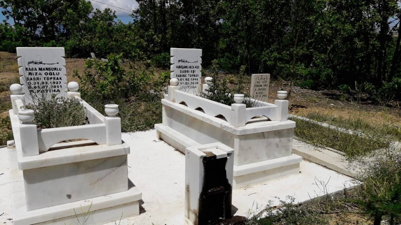 Elgazi Köyü – Türbe ve Mezarlar&nbsp;